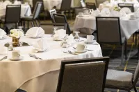 Holiday Inn & Suites OAKLAND - AIRPORT by IHG - breakfast