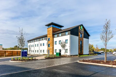 Holiday Inn Express Cambridge Отели рядом с достопримечательностью «Колледж Кембридж Маслим»
