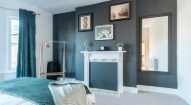 4 Bedroom Home w/ Free Parking - Tŷ Hapus Newport Hotels in 