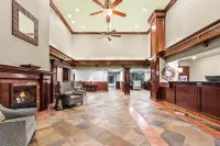 Holiday Inn Express PORTLAND SE - CLACKAMAS AREA by IHG - parking