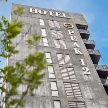 Peak 12 Hotel