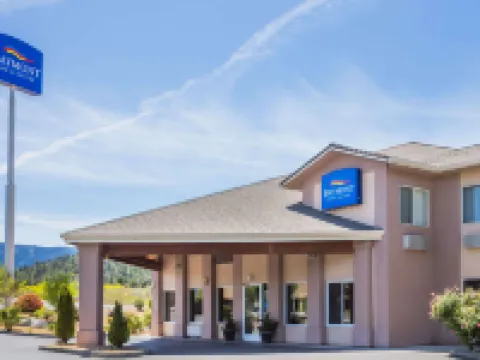 Baymont by Wyndham Yreka Hoteles en Yreka