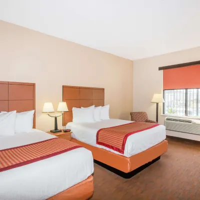 Baymont by Wyndham Savannah/Garden City Hotels near Mary Galder Golf Course