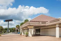 Travelodge by Wyndham Deltona Hotels in Deltona
