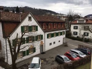 2 Zimmer Mit Balkon, Zentrale Ruhige Lage