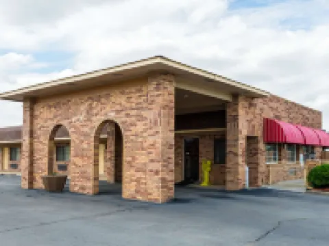 Econo Lodge & Suites Brinkley Hotels in Brinkley