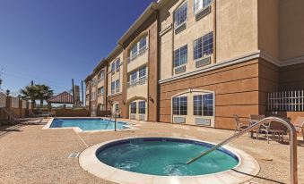 La Quinta Inn & Suites by Wyndham Angleton