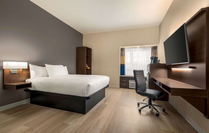 Microtel Inn & Suites by Wyndham Aurora
