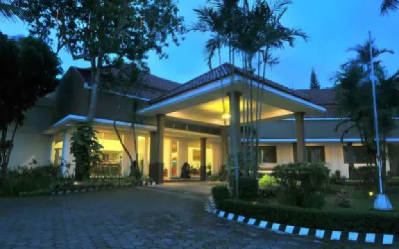 Candisari Hotel & Resto Hotels near Alun - Alun Pancasila Kebumen