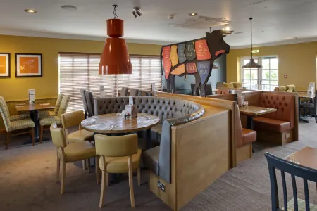 Premier Inn Frome Отели в г. Бишопстроу