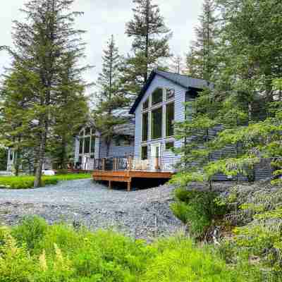 Spruce Lodge Hotel Exterior