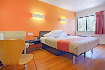 Motel 6 East Brunswick, NJ Các khách sạn ở East Brunswick