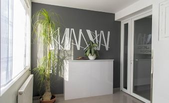 2. Hotel Co..