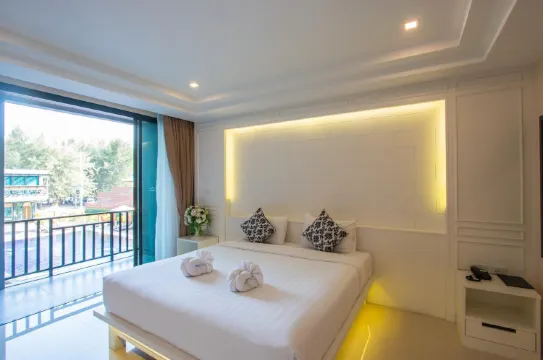 ห้องสำหรับครอบครัวพร้อมวิวสระว่ายน้ำ