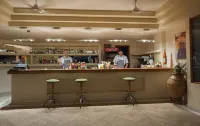 Alonissos Beach Bungalows and Suites Hotel - bar