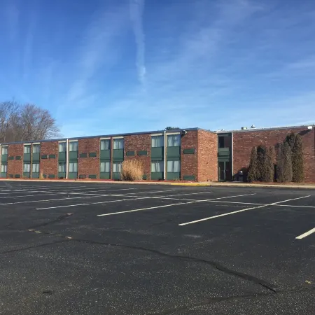 Mystic River Hotel & Suites