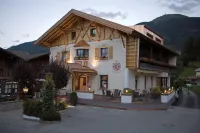 Der Walzl Hotel dekat Pension Gstrein Inh Edgar Gstrein
