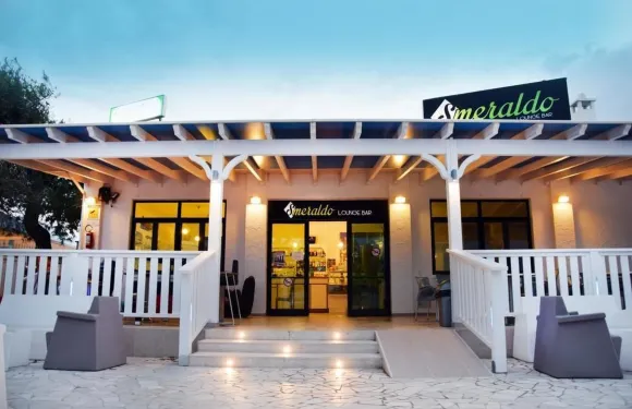 皮內塔馬雷村莊營地酒店