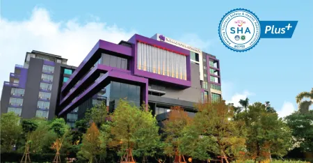 TK. Palace Hotel & Convention Bangkok Отели рядом с достопримечательностью «Phranakhon Rajabhat University»