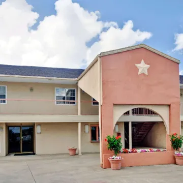 Super 8 by Wyndham Terrell