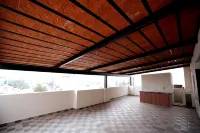 Castle JP Service Apartments Hotel a 