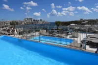 Bayview Hotel by ST Hotels - Rooftop Pools