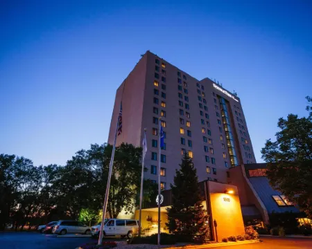 DoubleTree by Hilton Minneapolis-Park Place Hotels in Minneapolis