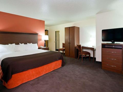 AmericInn by Wyndham Manitowoc