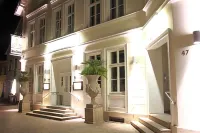 König`s Hotel am Schlosspark Отели рядом с достопримечательностью «Aussichtsplattform Stromberg»