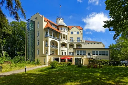 Waldschloss Parow - parking