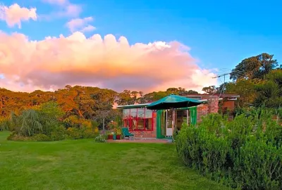 Bethells Beach Cottages Hotel berhampiran Hillary Trail (Section 4)