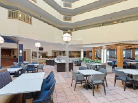 เอ็มบาสซีสวีทส์ บายฮิลตัน แทมปา USF ใกล้บุชการ์เด้นส์ โรงแรมในแทมปา