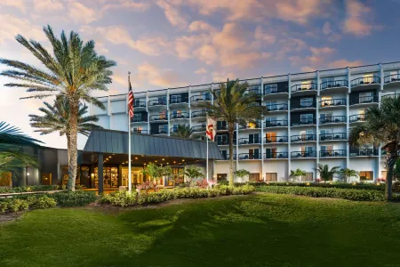 Hilton Garden Inn Cocoa Beach Oceanfront Отели рядом с достопримечательностью «Публичная библиотека Коко-Бич»