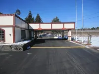 Days Inn by Wyndham Queensbury/Lake George - parking