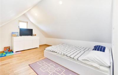 Three-Bedroom Holiday Home Nice Home in Stubicke Toplice with 3 Bedrooms, Outdoor Swimming Pool and Heated Swimming Pool Photo