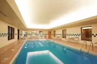 Holiday Inn Express & Suites LOGANSPORT by IHG - parking