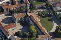 Les Chambres de l'Abbaye فنادق في Saint-Sauvant