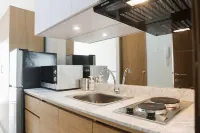 Comfy Studio Room at Oasis Apartment by Travelio Base Saider'c 주변 호텔