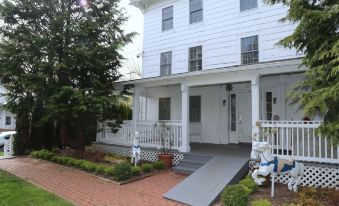 Harpoon House
