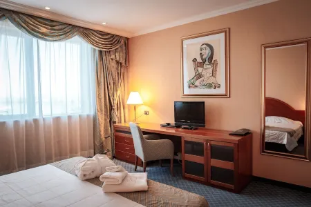River Palace Hotel