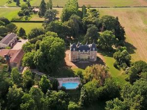 Orangerie du Château Marith - Chambres et Gîtes avec Piscine