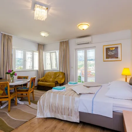 Apartments & Rooms V&M