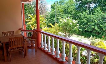 Reef Holiday Apartments