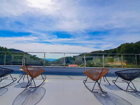 Andong Pension Dalandong (Wolyeonggyo 3 Minutes, New Construction, EV, Outdoor Beam BBQ) Отели рядом с достопримечательностью «Dosanseowon Confucian School»