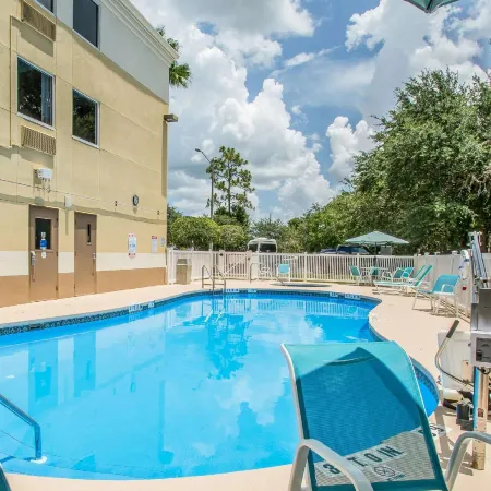 Comfort Inn & Suites DeLand - Near University