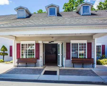 Spark by Hilton Guilford Отели рядом с достопримечательностью «Парк штата Хаммонассет Бич»