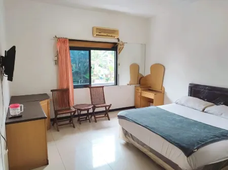 Duta Hotel Отели рядом с достопримечательностью «Ecodome Bogor Botanical Gardens»