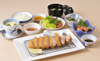1. 호텔 크라운 힐..