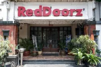 RedDoorz near Waterboom Lippo Cikarang Hotel di Cikarang Selatan