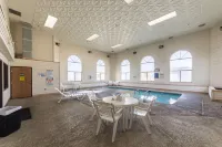 Quality Inn & Suites Junction - Pools